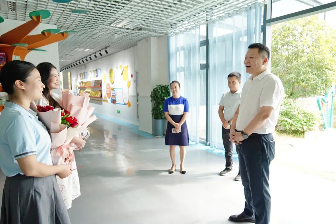 縣四套班子領導走訪慰問優秀教師代表
